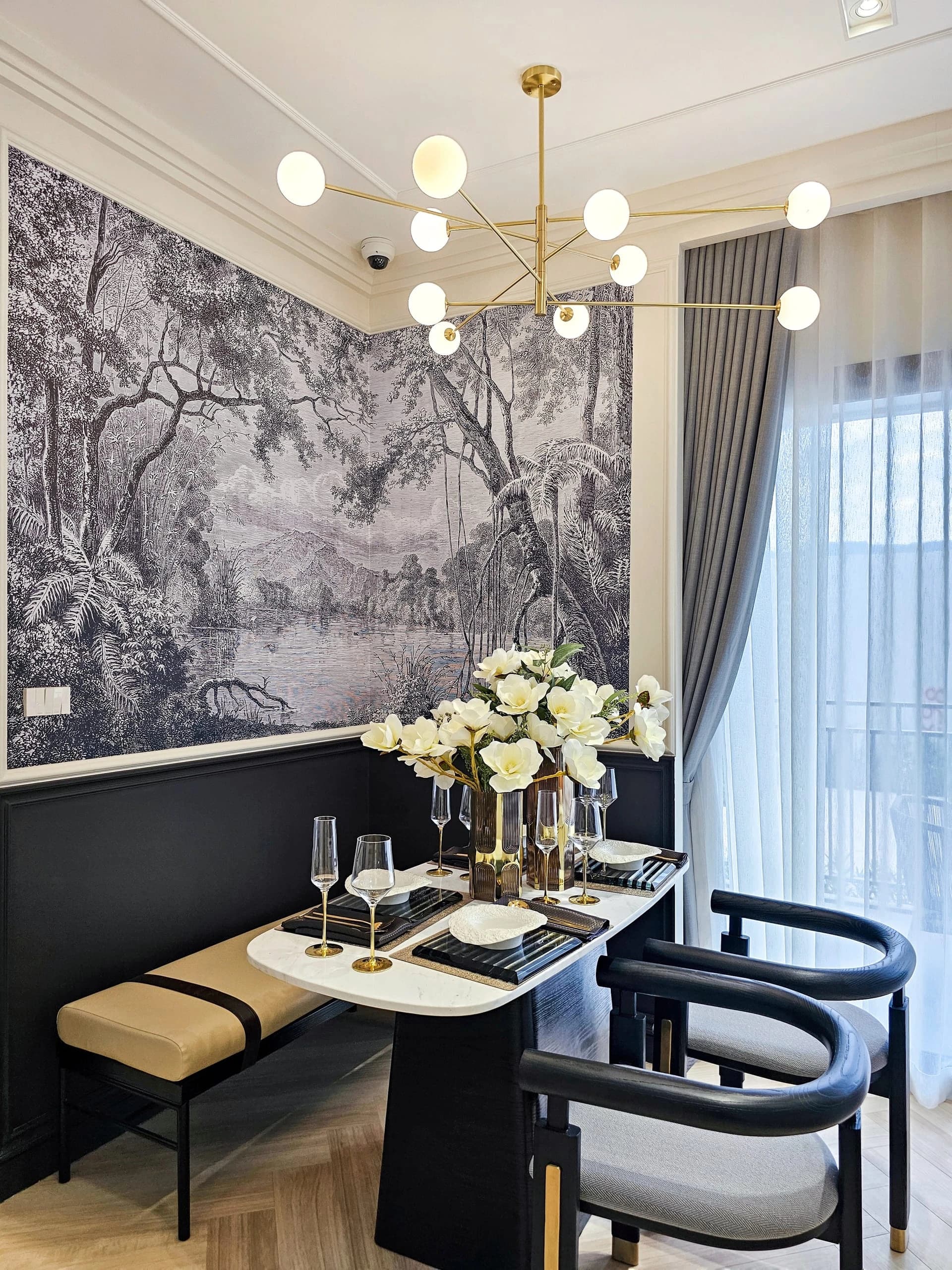Two-bedroom show apartment: dining area