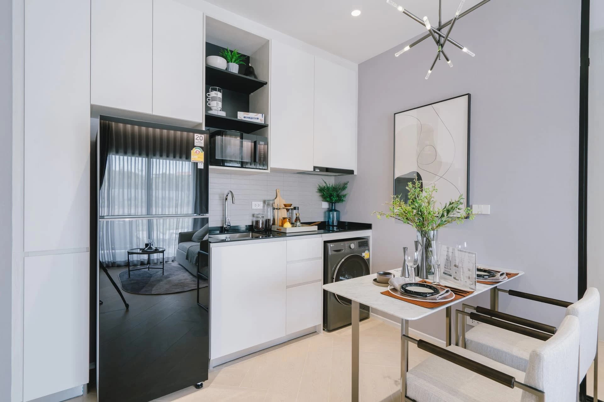 One-bedroom show apartment: open kitchen